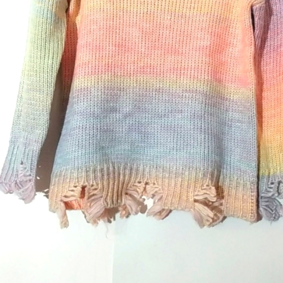 SABRINA LAUREN NEW YORK FRAYED EDGE V-NECK SWEATER SIZE MEDIUM NWT - Picture 6 of 9